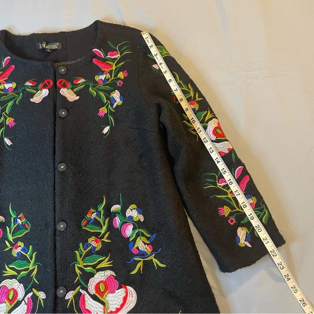 Elegant Vintage Embroidered Floral Black Jacket.
Size XL - Picture 6 of 15